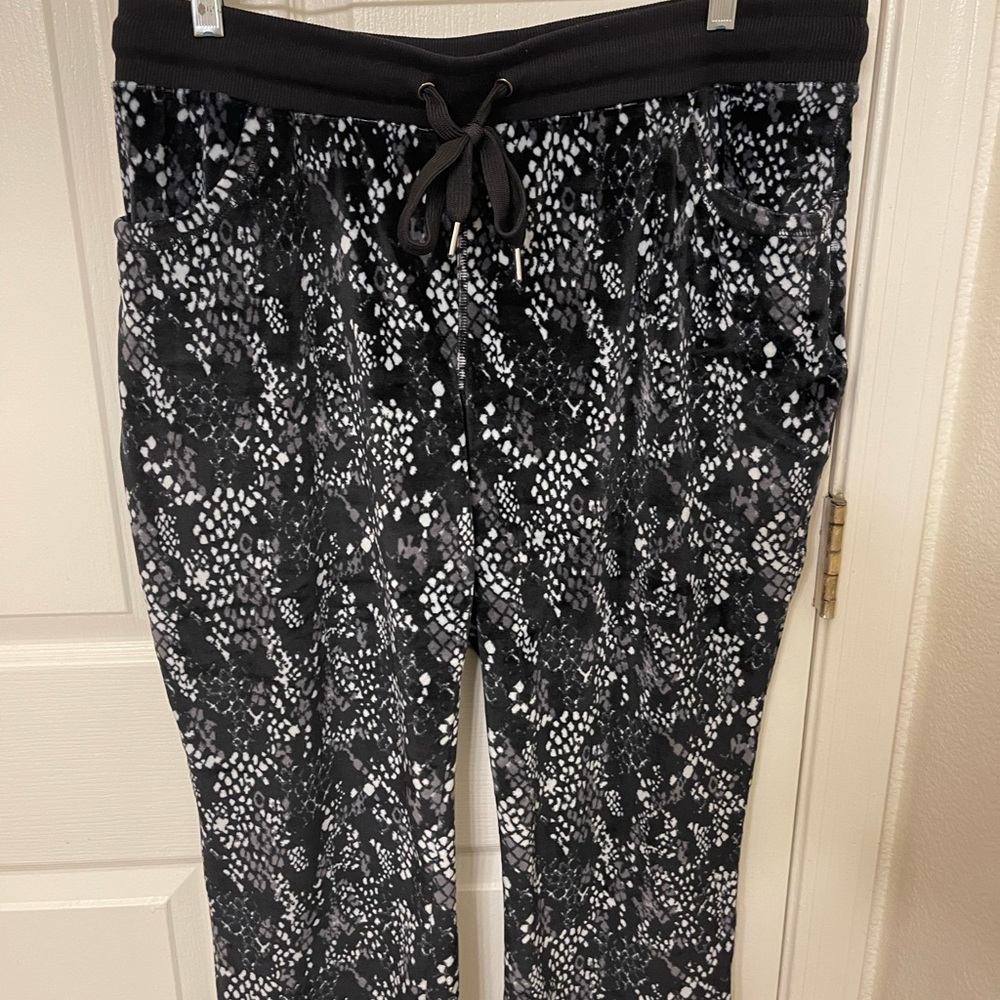 Lularoe cozy crop pants with pockets